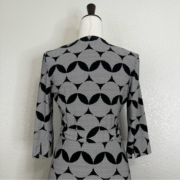 Diane Von Furstenberg 100% Silk Jersey Black White Geometric Wrap Dress, Size 2 - Picture 8 of 11